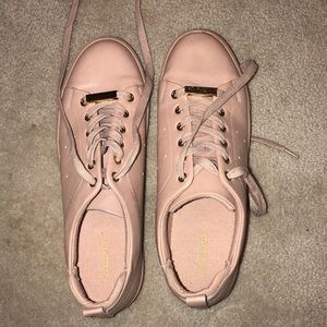 Nude/pink sneakers